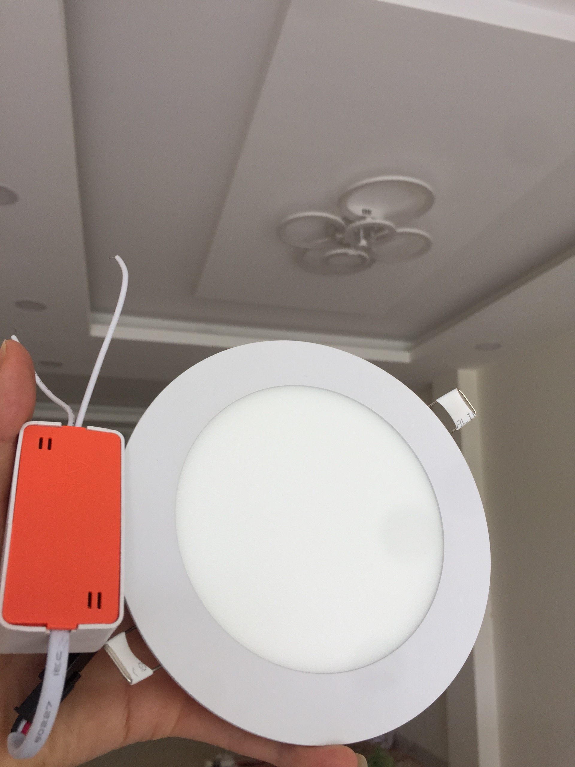 Đèn led 3 chế độ chiếu sáng gia đình 9W | Rao vặt Krông Bông